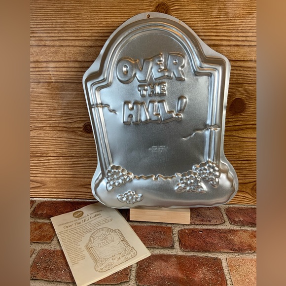 Wilton Over The Hill! Cake Pan Baking Mold Tin 1995 - Picture 2 of 5